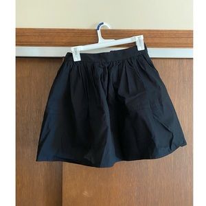 Double lined black express skirt w pockets!